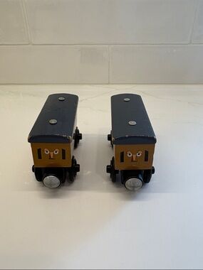 Thomas & Friends Wooden Railway Annie & Clarabel